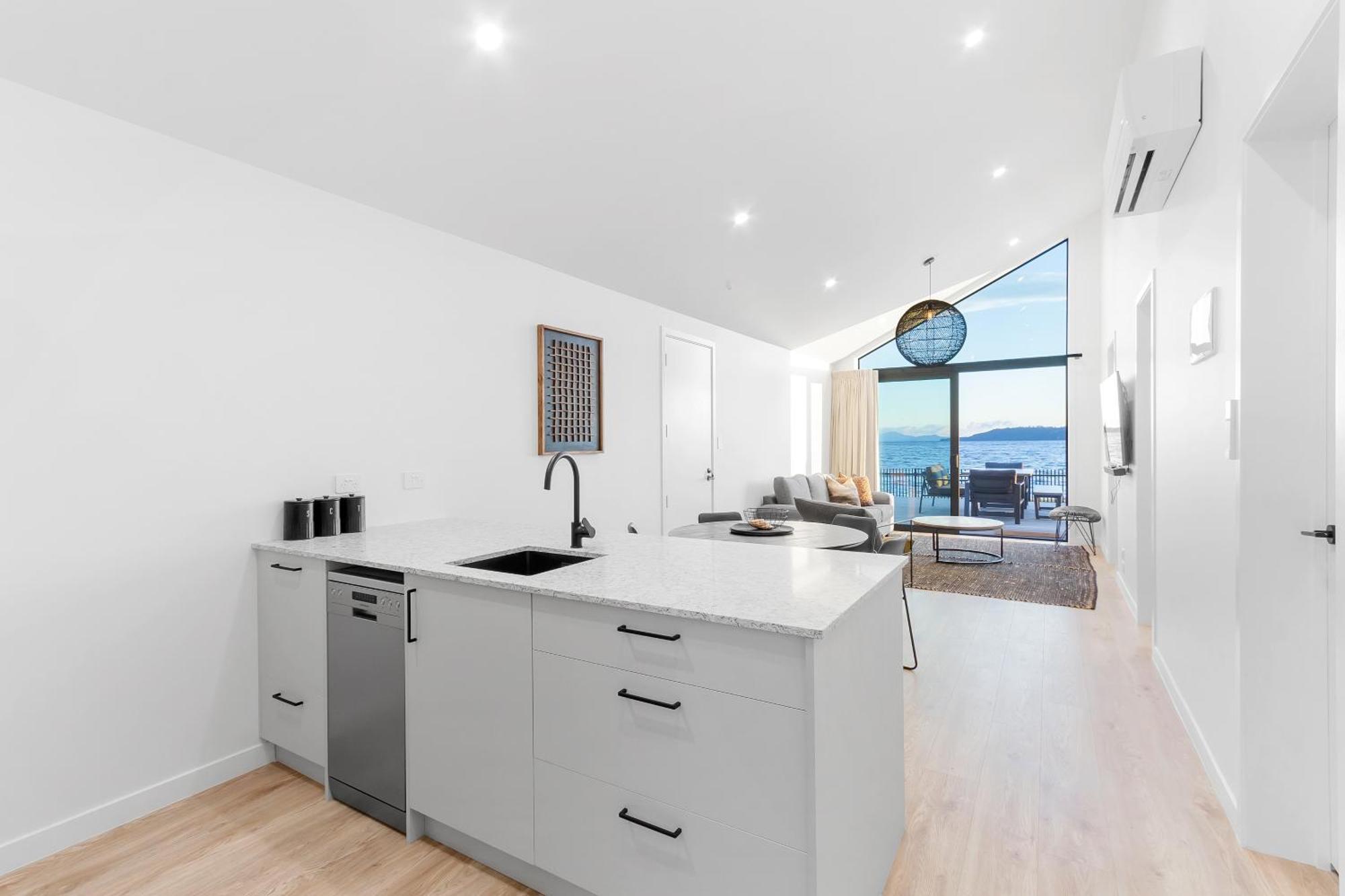 Absolute Lakefront House Таупо Экстерьер фото