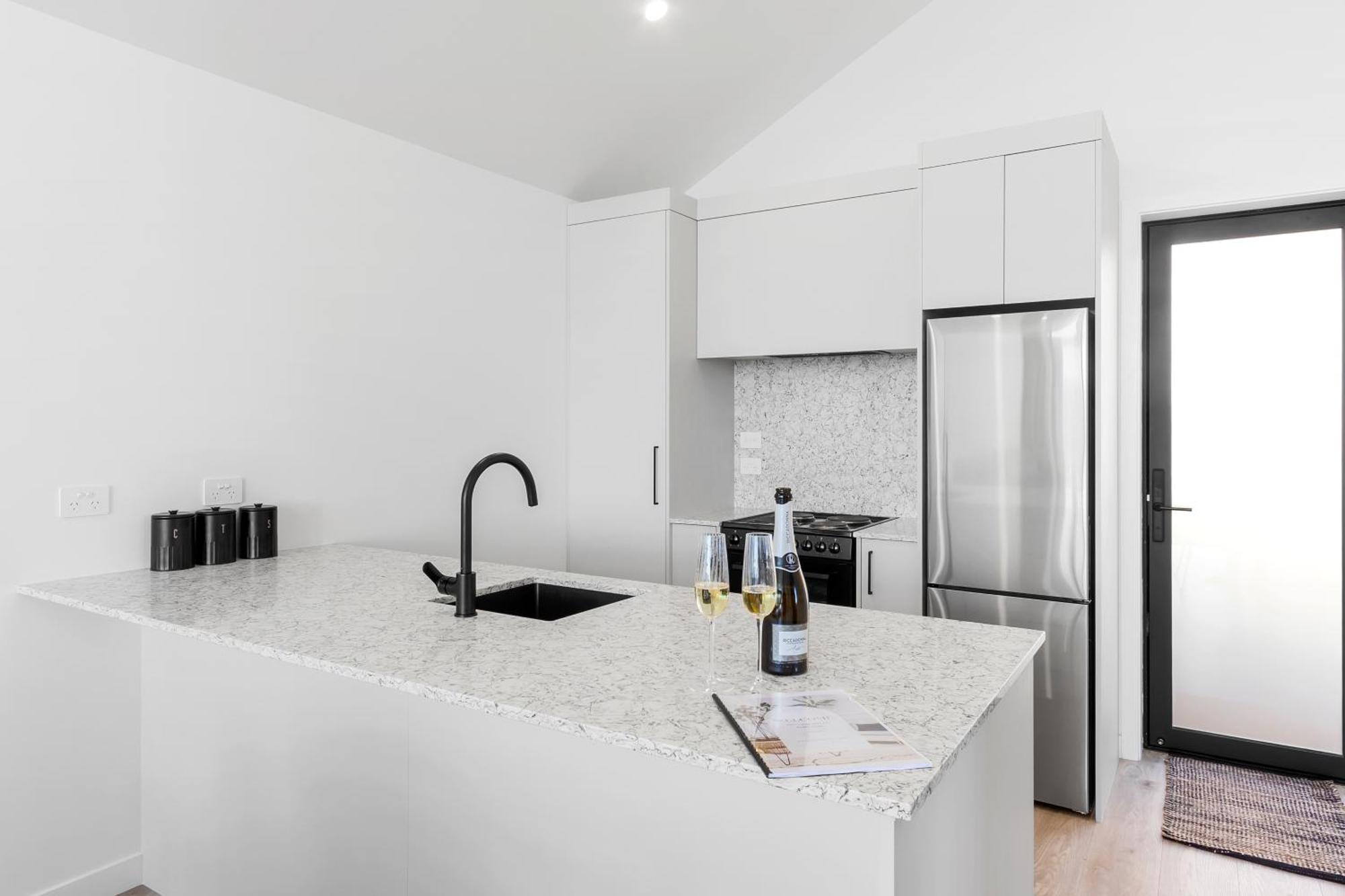 Absolute Lakefront House Таупо Экстерьер фото